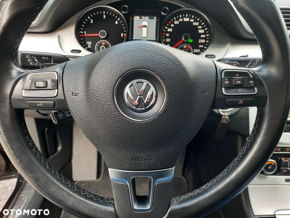 Volkswagen Passat 2.0 TDI Highline DSG - 32