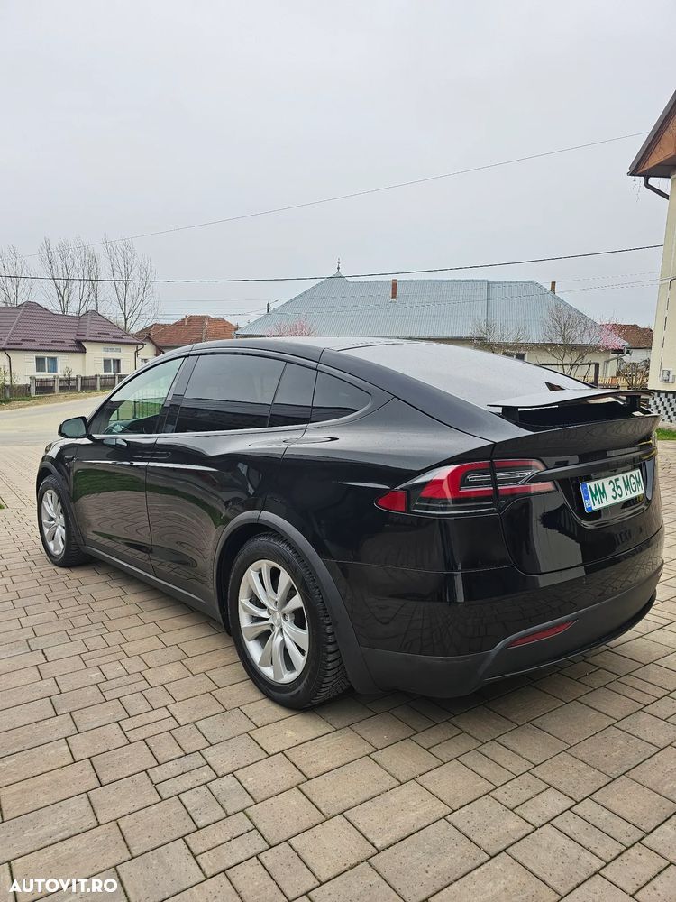 Tesla Model X - 20