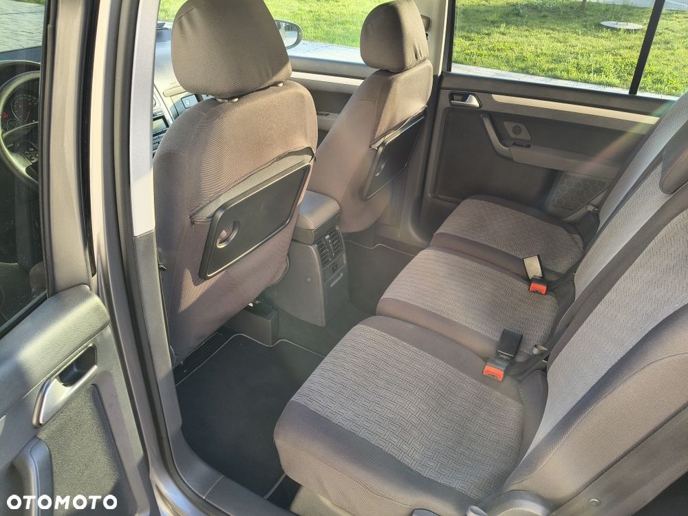 Volkswagen Touran - 6