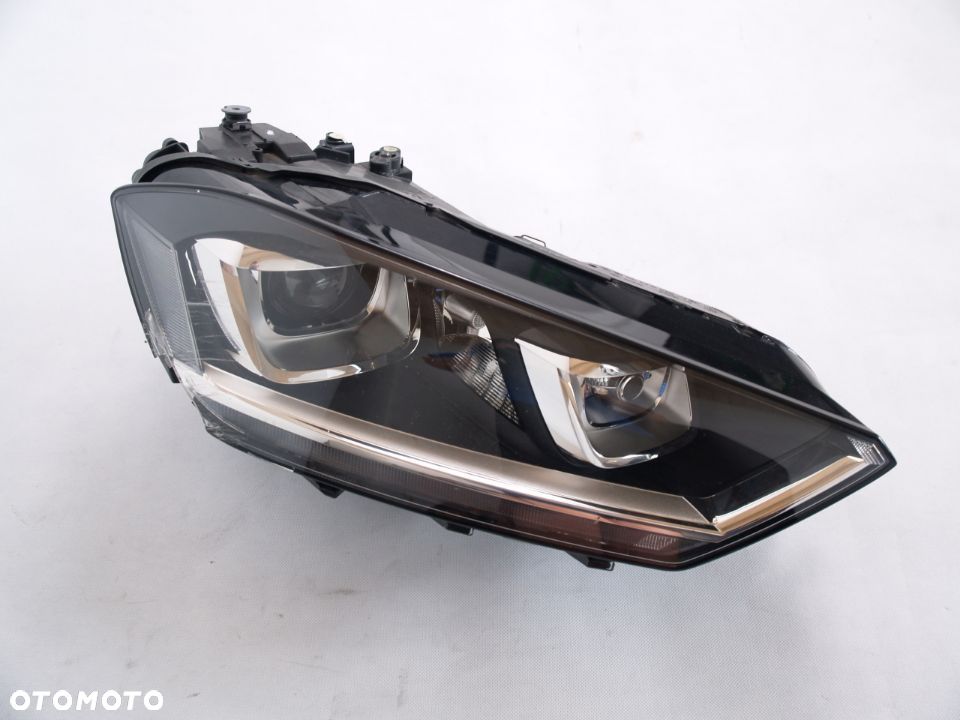 Volkswagen Golf Sportsvan Reflektor prawy lampa prawa xenon led VW