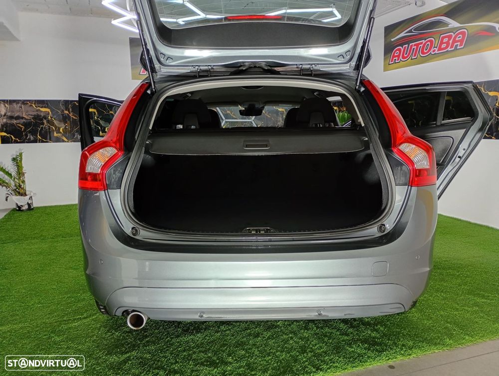 Volvo V60 2.0 D2 R-Design Momentum - 37