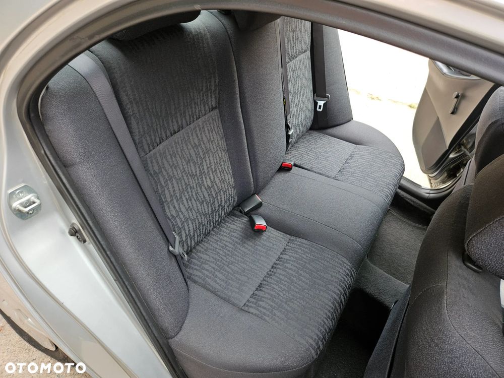 Toyota Corolla 1.6 VVT-i Base - 13