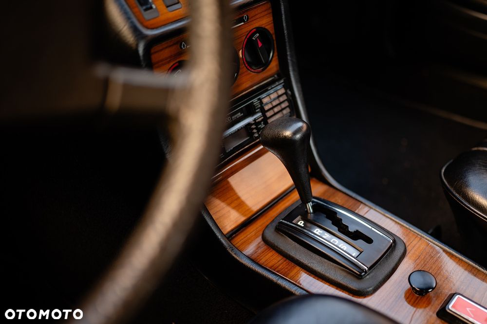 Mercedes-Benz W123 - 12