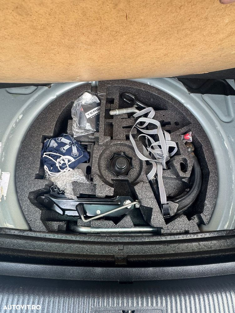 Volkswagen Golf Plus 1.6 TDI DPF DSG Team - 19