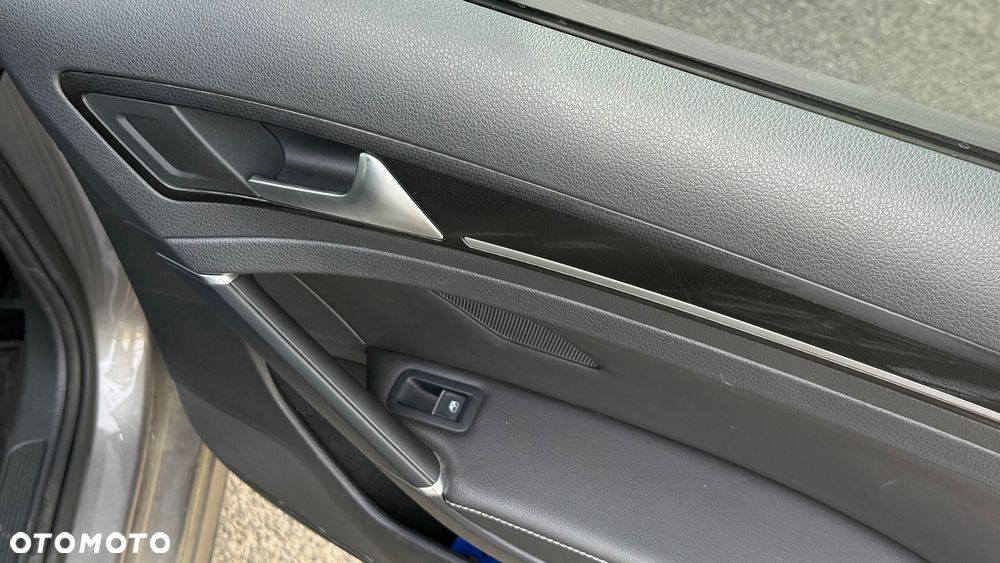 Volkswagen Golf - 30