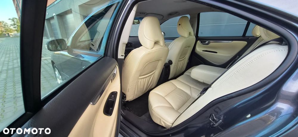 Volvo S60 2.4 Premium - 21