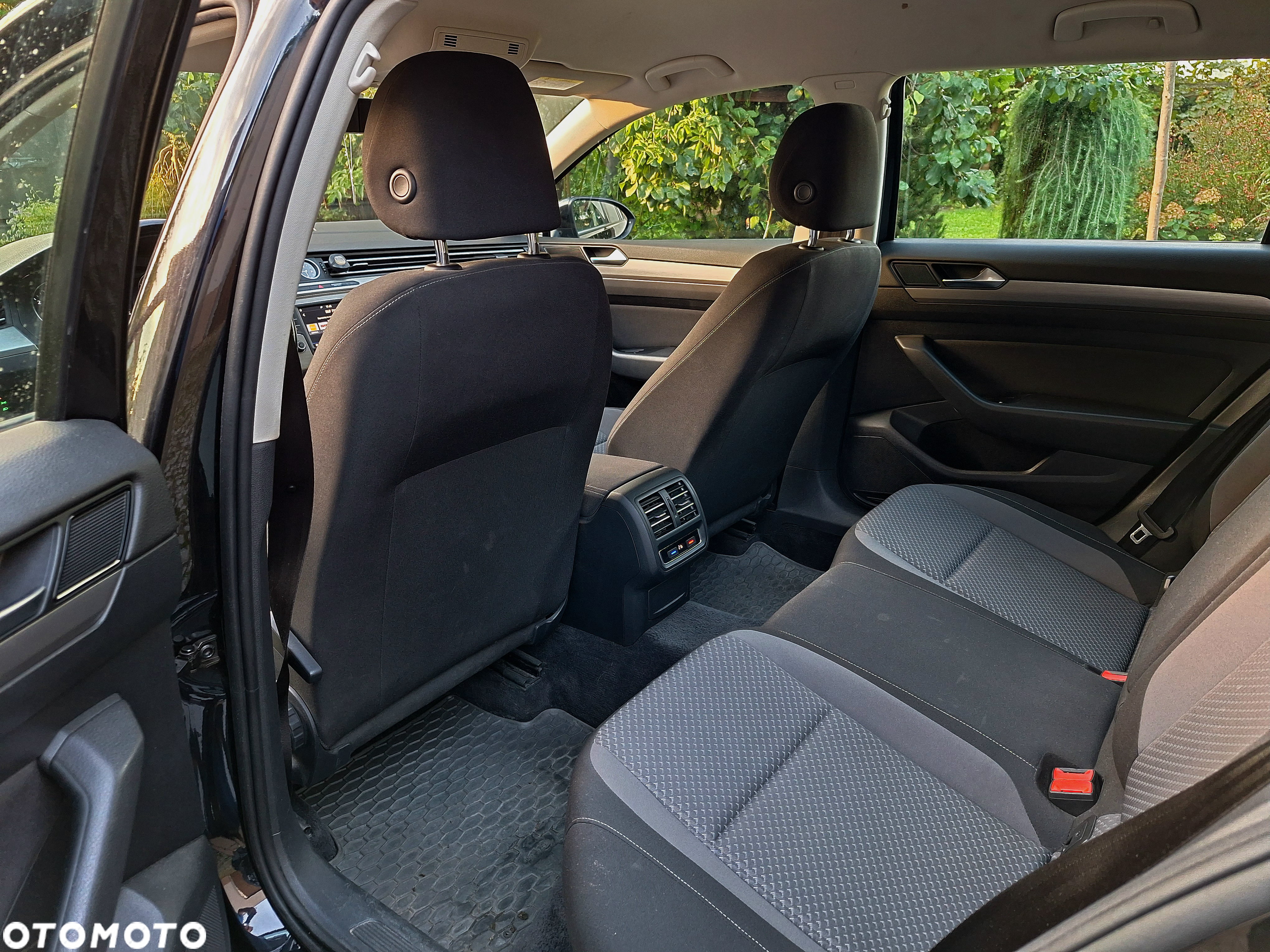 Volkswagen Passat 2.0 TDI BMT Trendline - 14