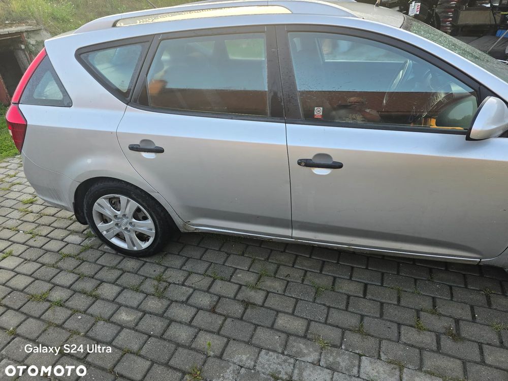 Kia Ceed 2.0 crdi Comfort + - 5