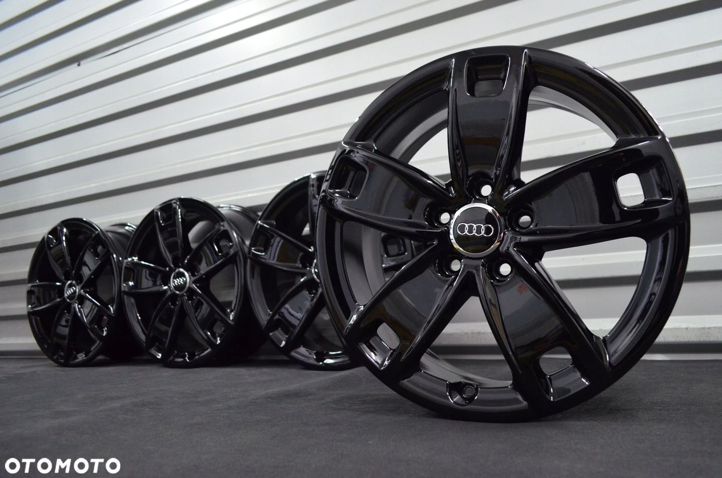 Felgi 5x112 R17 VW Golf Seat Audi A3 8p a4 b6 b7 Q2 S-Line - 1