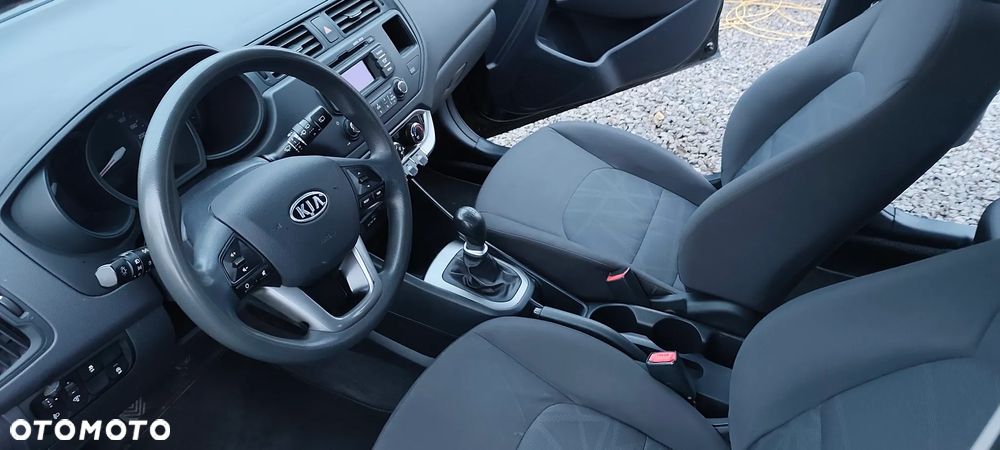 Kia Rio 1.1 CRDI Attract - 9