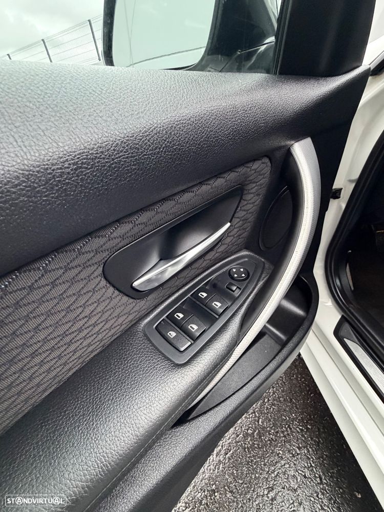 BMW 318 d Pack M - 18