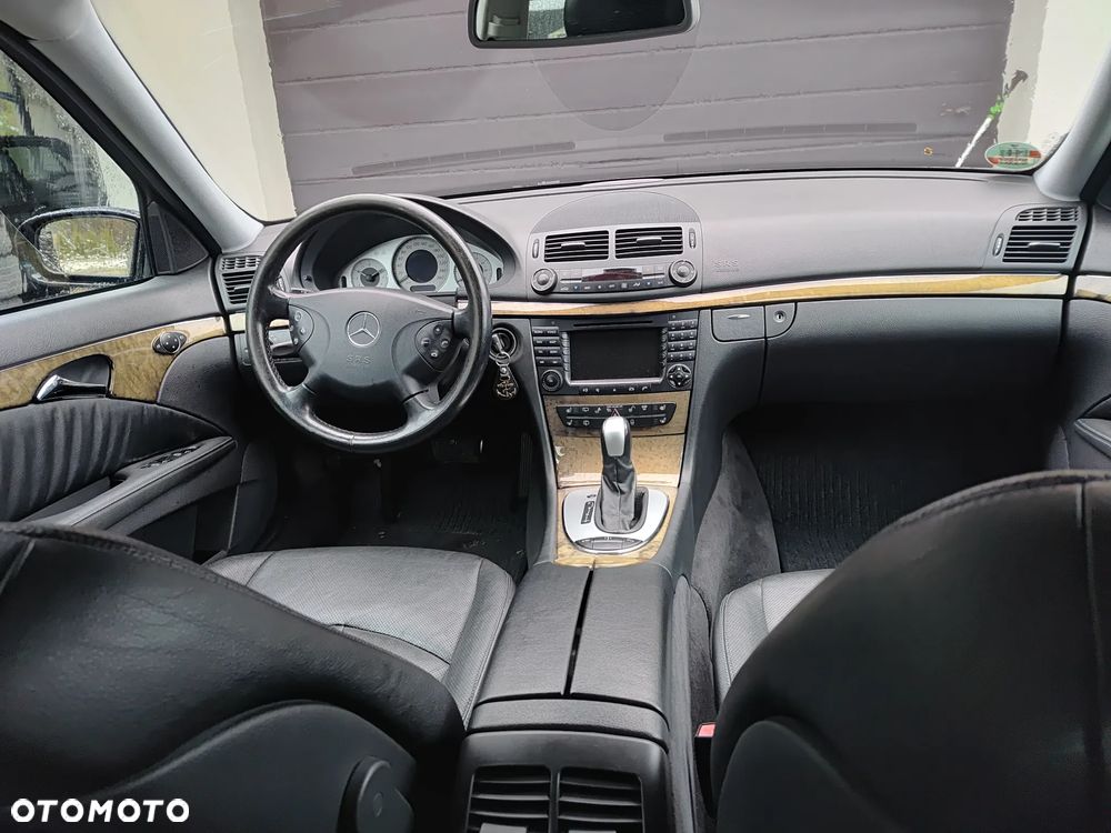 Mercedes-Benz Klasa E 500 Avantgarde Sport Edition - 28