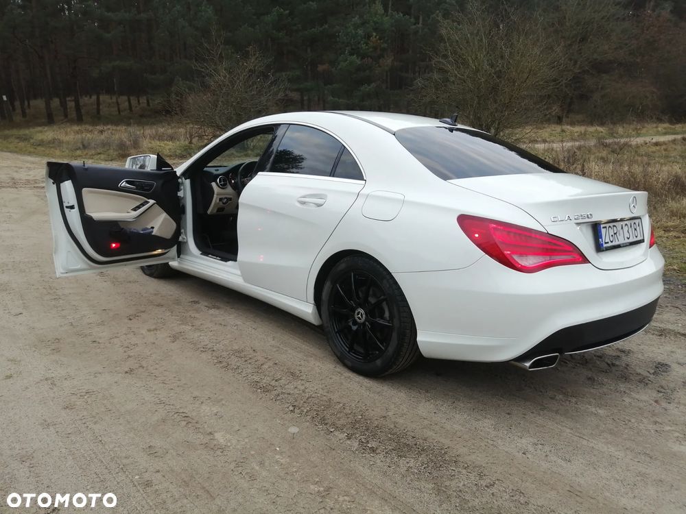 Mercedes-Benz CLA 250 4Matic 7G-DCT - 10