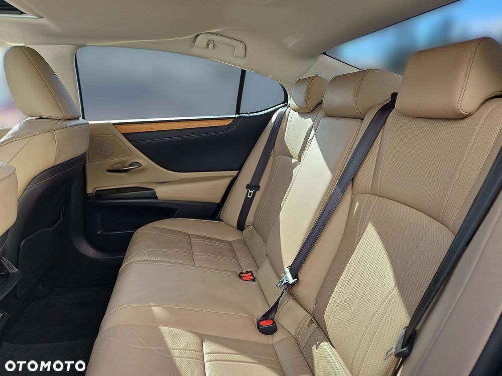Lexus ES 300h Prestige - 23