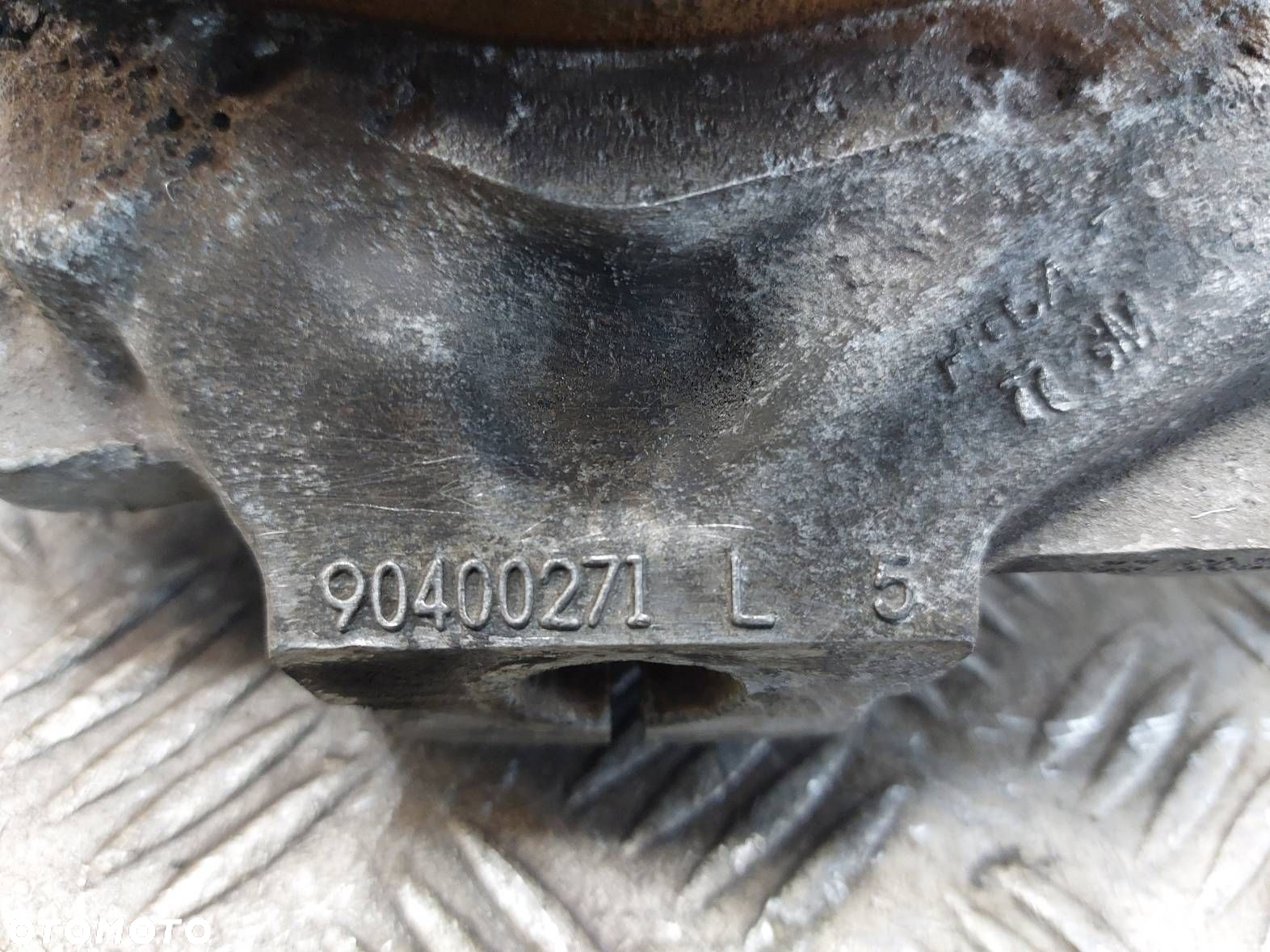 PIASTA ZWROTNICA LEWY PRZÓD OPEL VECTRA C 2.2 16V 90400271 - 2
