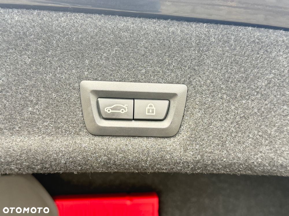 BMW Seria 3 320d xDrive Sport Line Shadow sport - 38