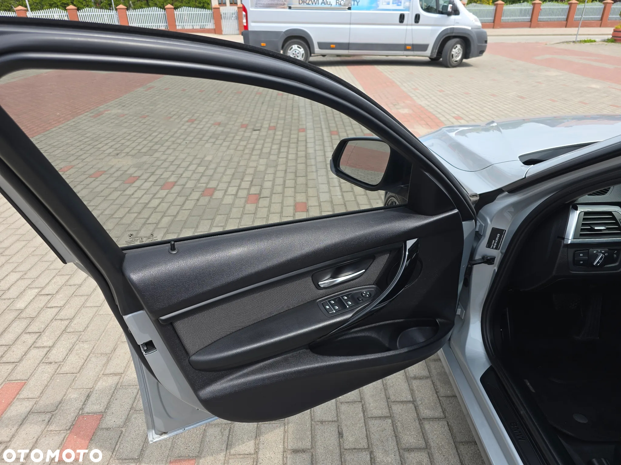 BMW Seria 3 320d xDrive Advantage - 15