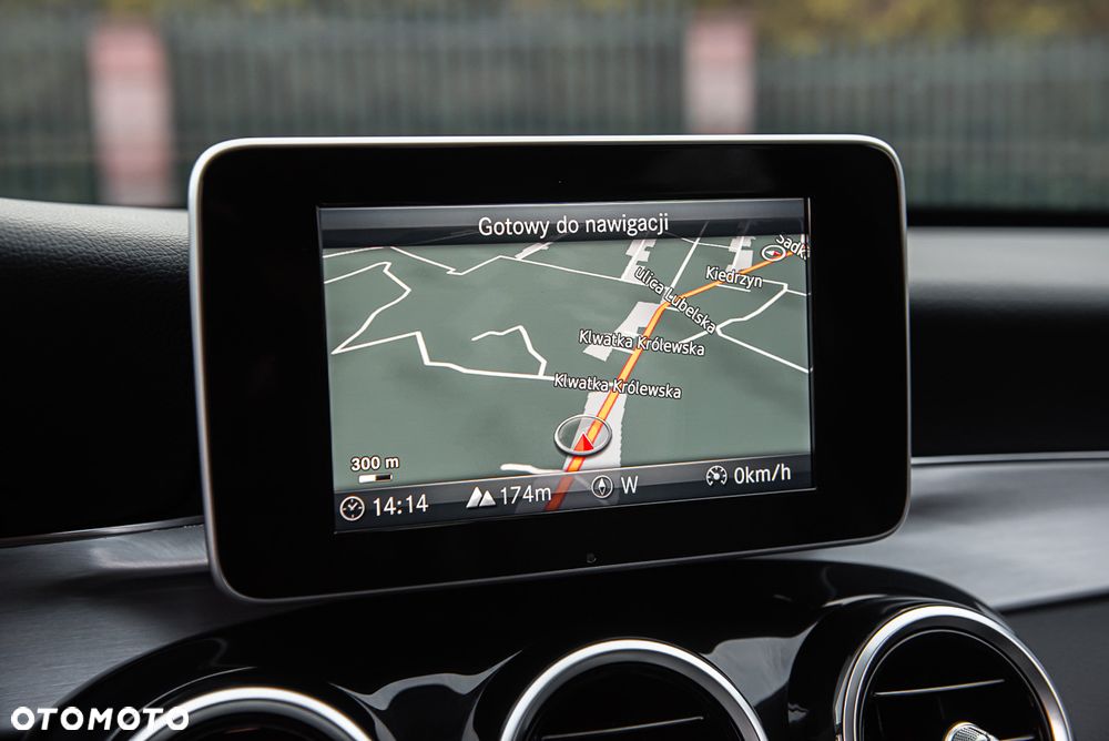 Mercedes-Benz Klasa C 180 9G-TRONIC AMG Line - 24