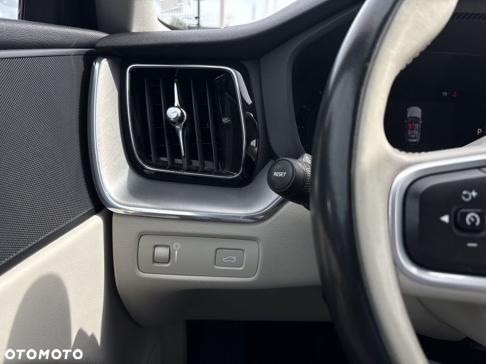 Volvo XC 60 B4 D Momentum - 12