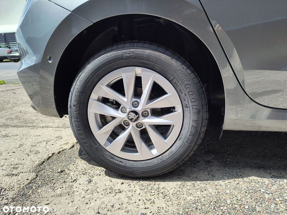 Skoda Fabia 1.0 TSI Drive DSG - 21