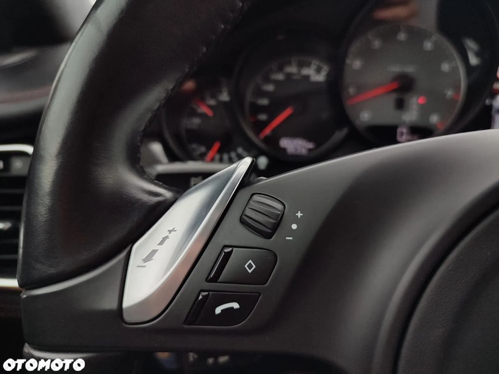 Porsche Panamera 4S - 27