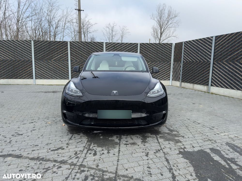 Tesla Model Y Long Range AWD - 1
