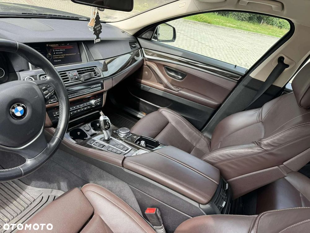 BMW Seria 5 528i xDrive Luxury Line - 2