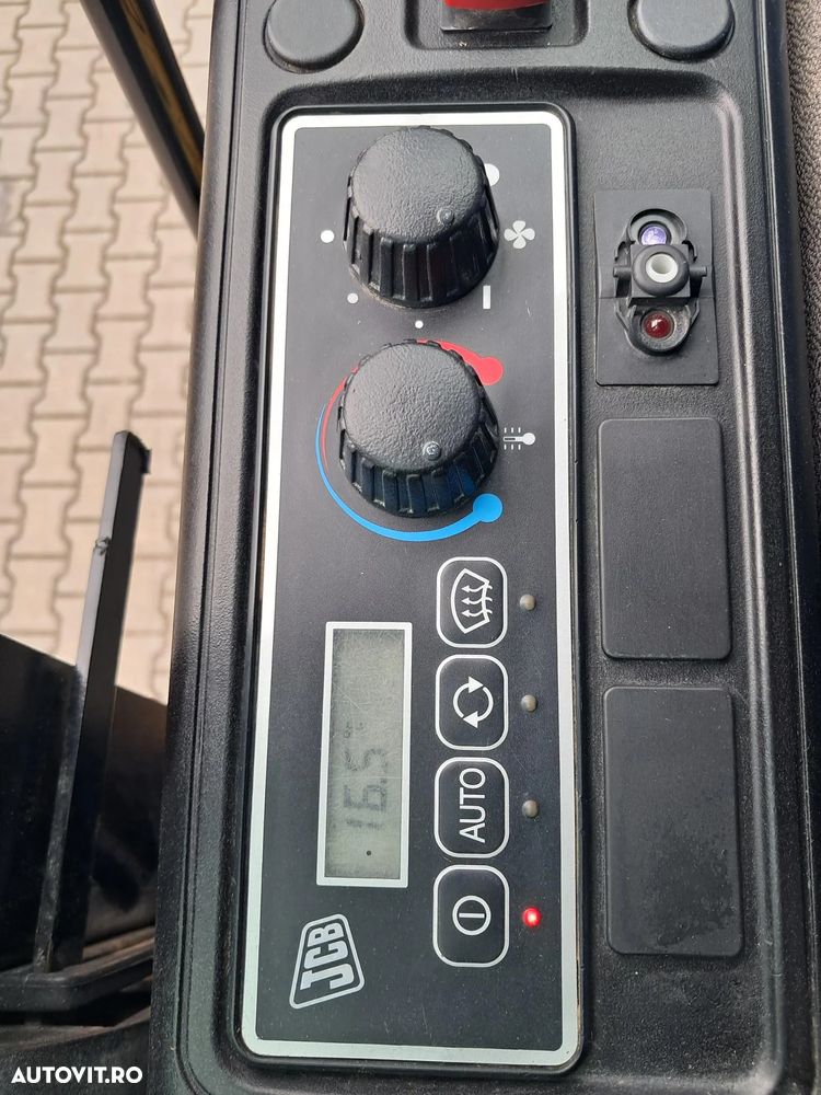 JCB js160w excavator pe roti - 32