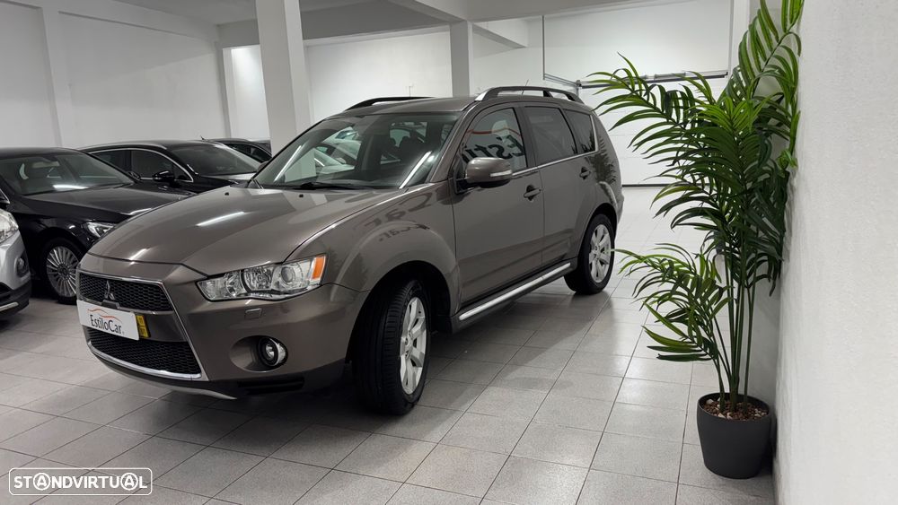 Mitsubishi Outlander 2.2 DI-D Instyle 4WD - 2