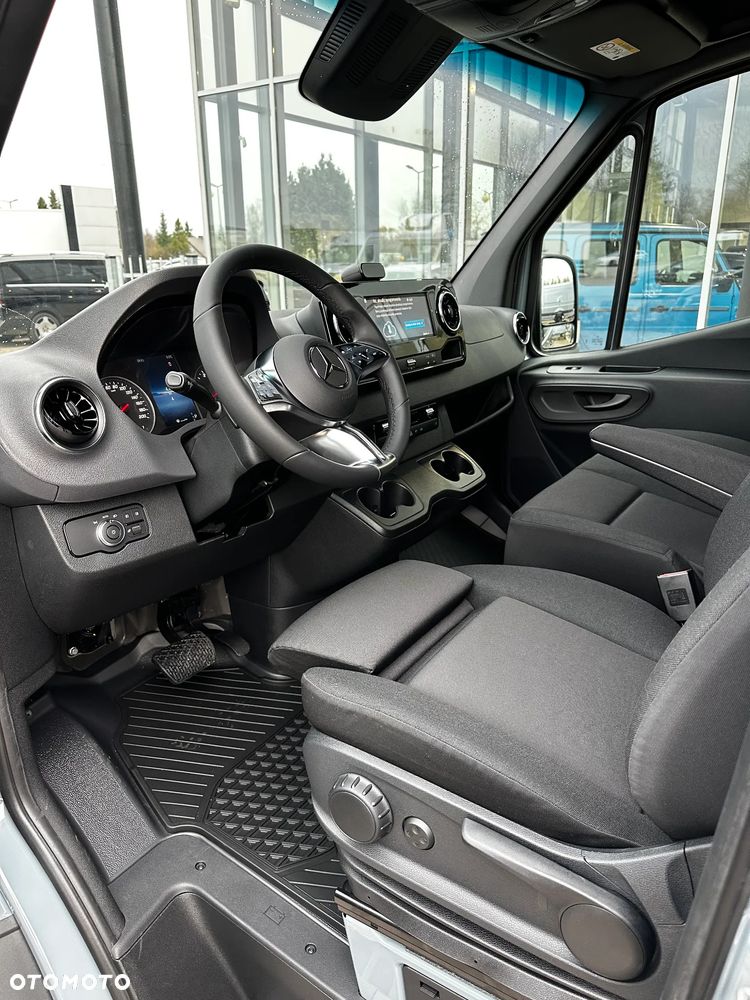 Mercedes-Benz Sprinter - 13