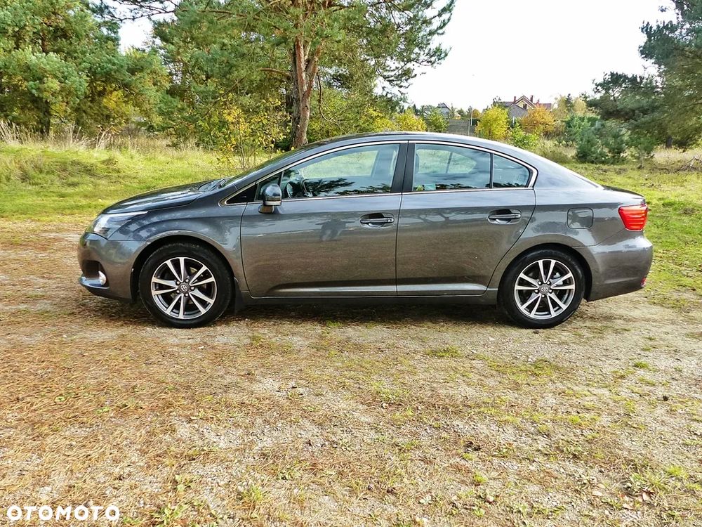Toyota Avensis 1.8 Premium - 12