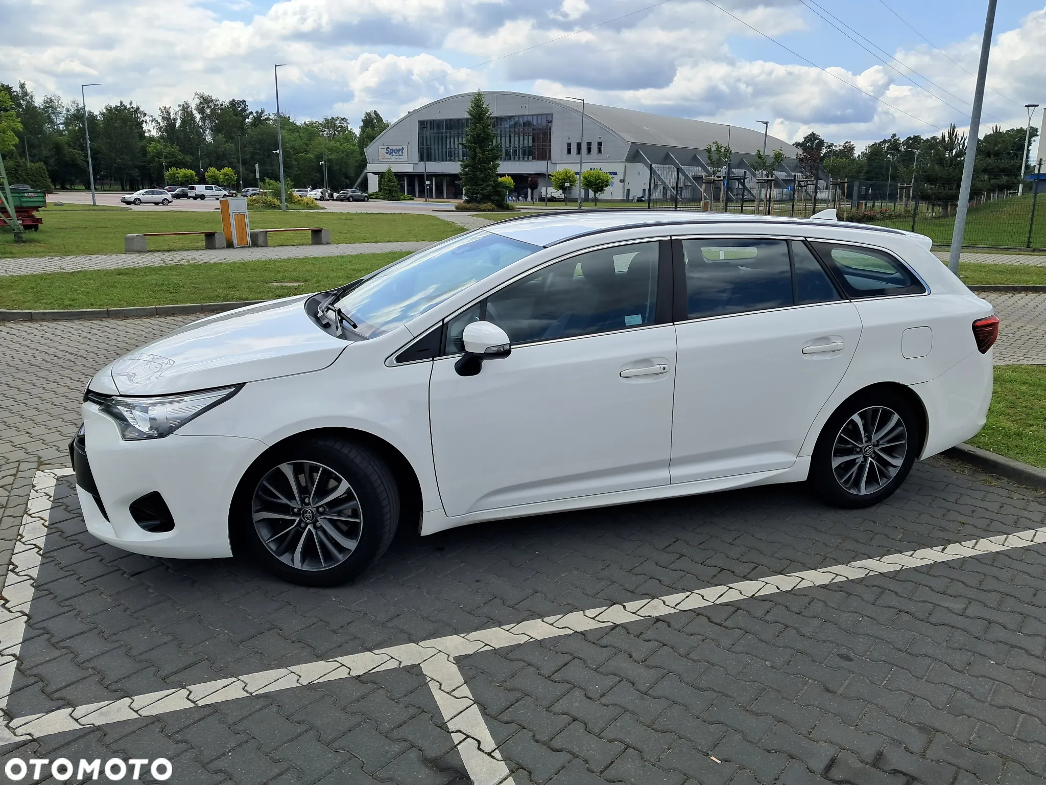 Toyota Avensis 2.0 D-4D Premium - 3