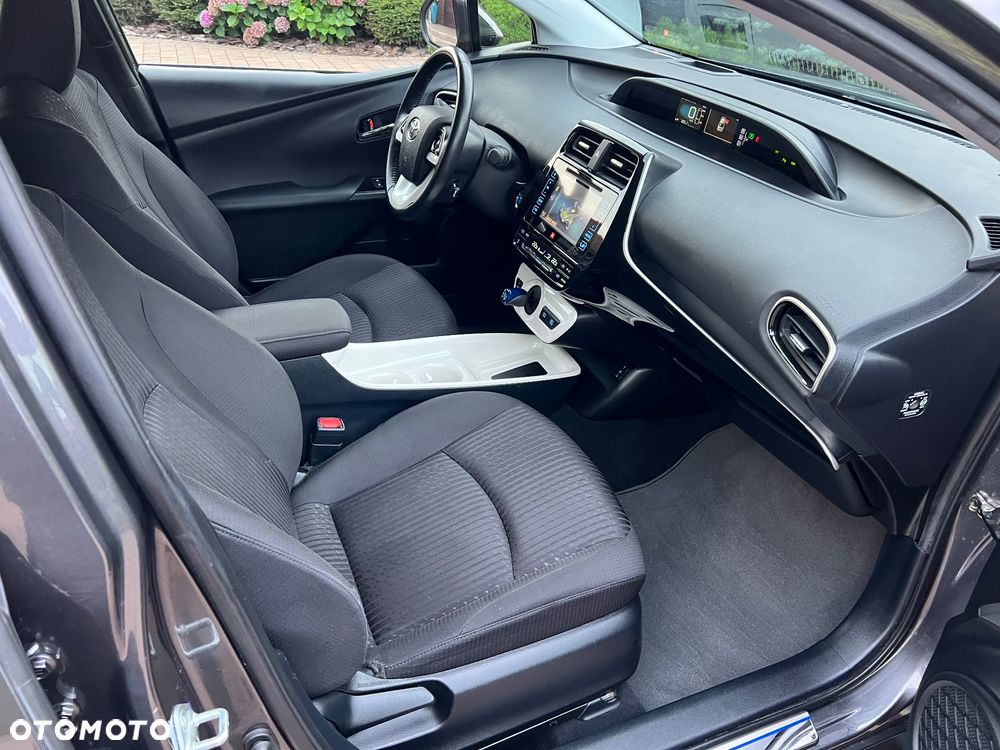 Toyota Prius ver-1-8-hybrid-executive - 22