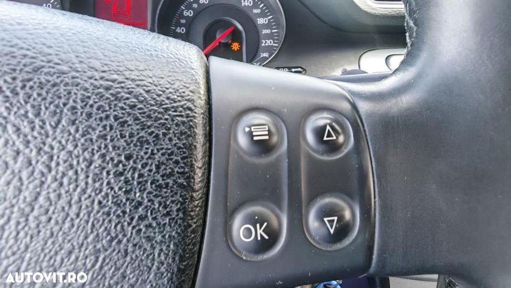 Volkswagen Passat 2.0 TDI DPF Sportline - 13