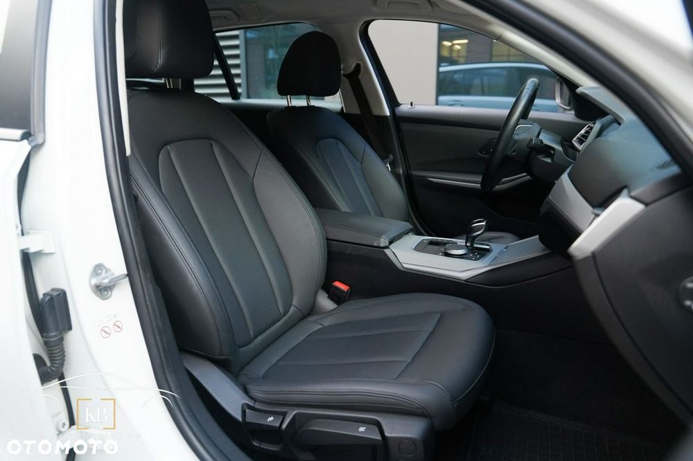 BMW Seria 3 318i - 38