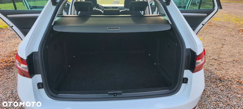 Skoda Superb 2.0 TDI Style DSG - 28