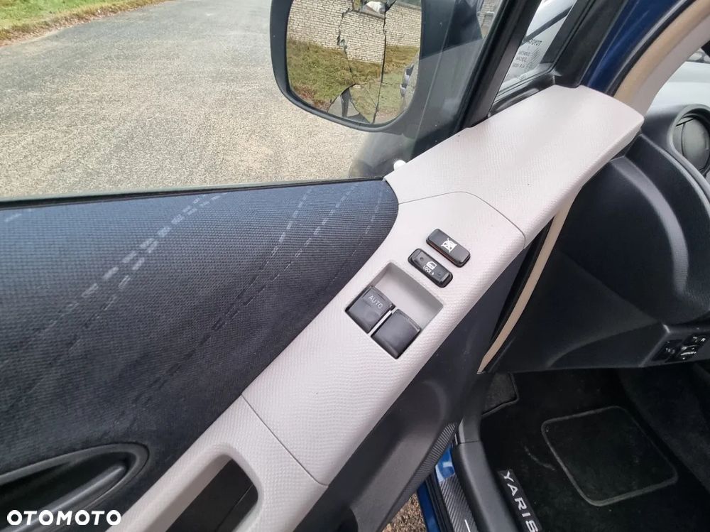 Toyota Yaris 1.3 Sol - 12