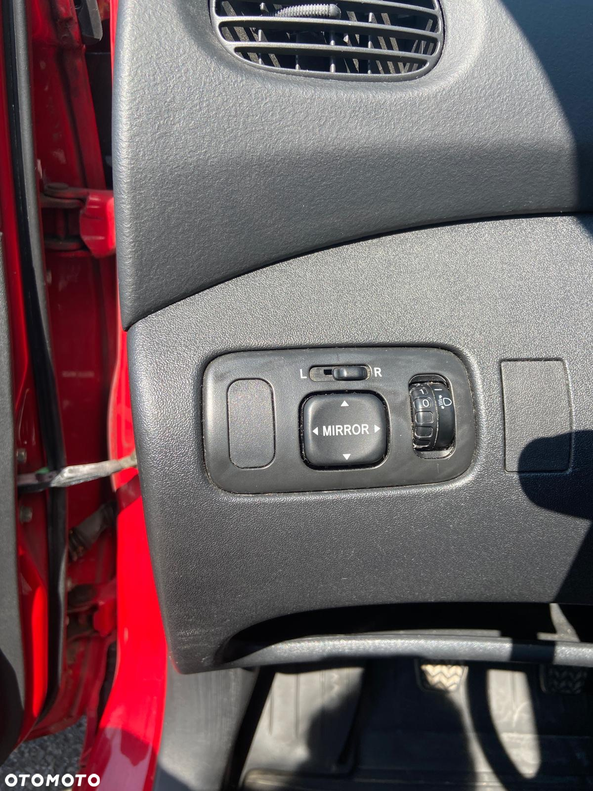 Toyota Yaris Verso 1.3 - 8