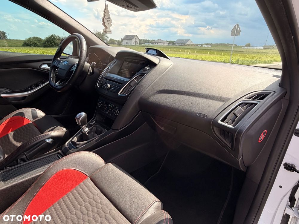 Ford Focus - 34