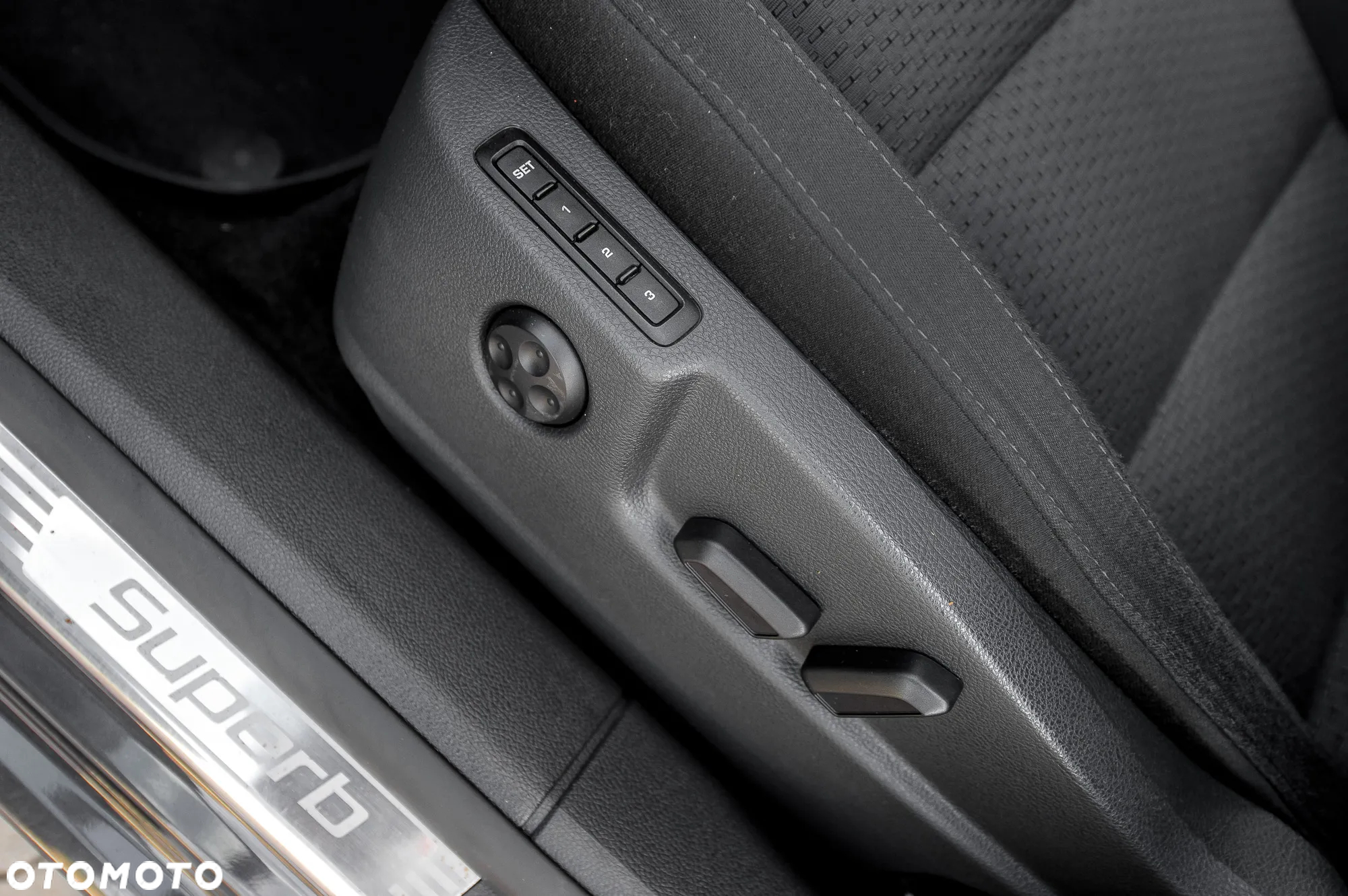 Skoda Superb 1.8 TSI DSG Exclusive - 27