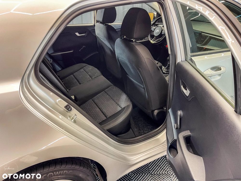 Kia Rio 1.2 L - 10