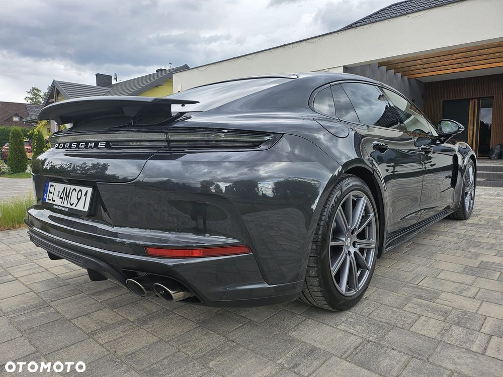 Porsche Panamera - 4