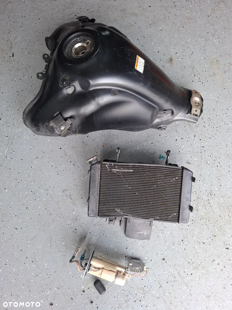 Suzuki DL 650 chłodnica zbiornik bak pompa paliwa - 1