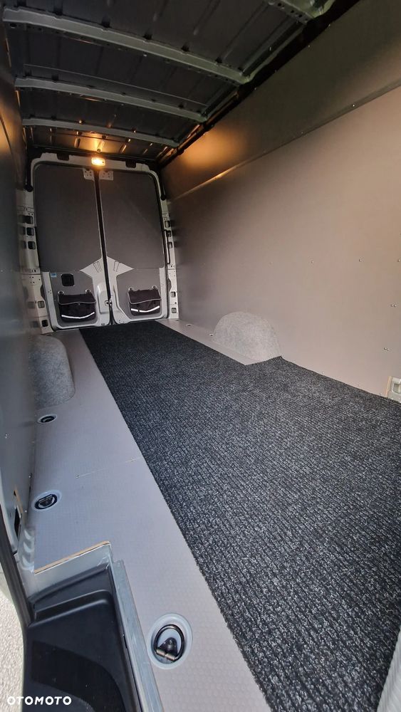 Mercedes-Benz Sprinter - 11