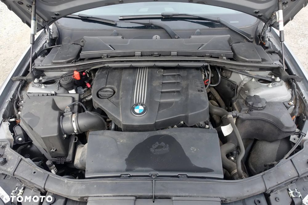 BMW Seria 3 316d Touring - 32