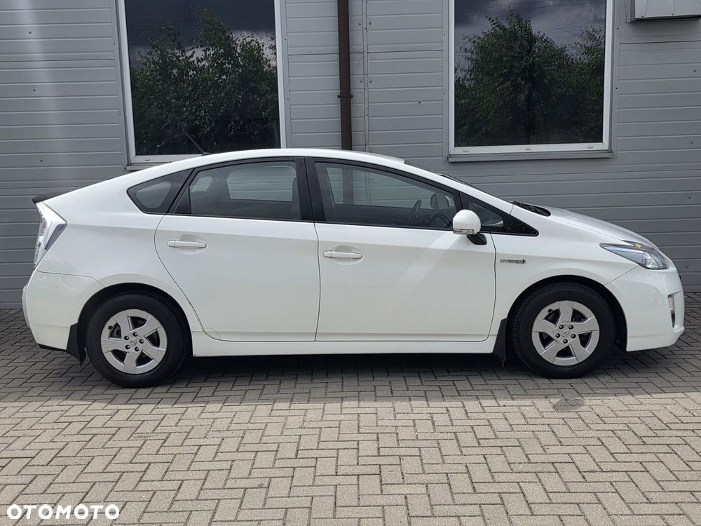 Toyota Prius (Hybrid) - 9