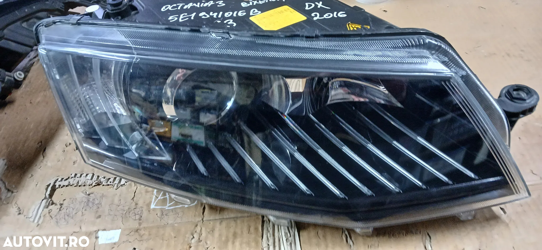 Far dreapta bixenon Skoda Octavia 2016 - 5