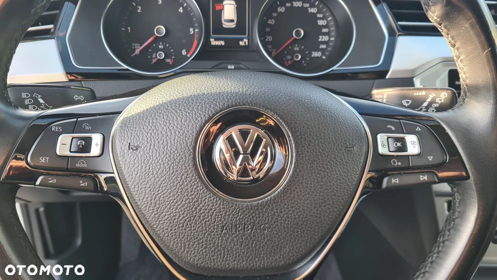 Volkswagen Passat 2.0 TDI SCR Elegance - 10