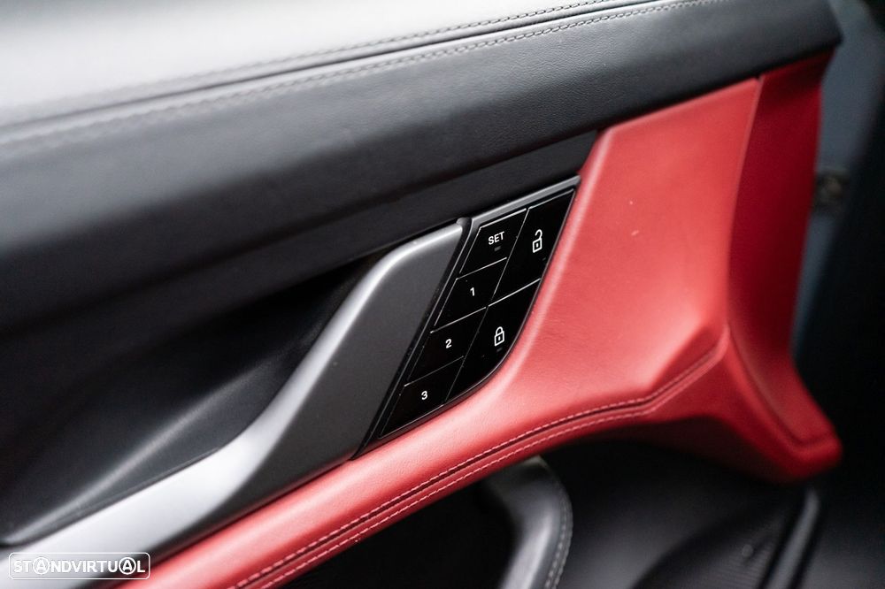 Porsche Taycan 4S - 25