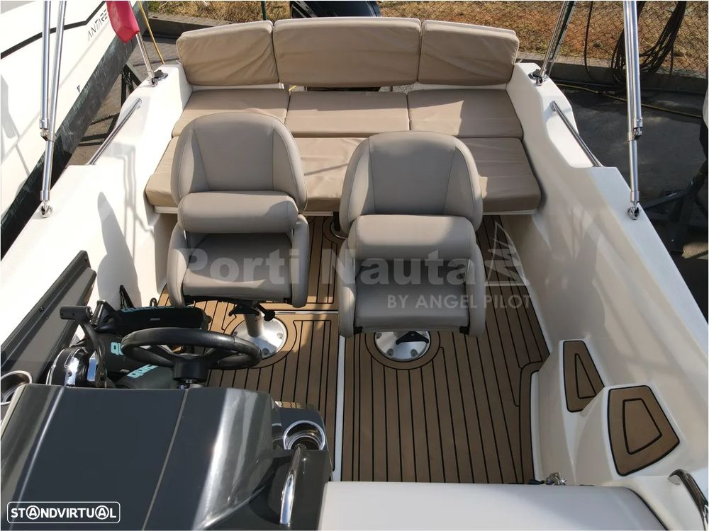 Quicksilver Activ 555 Cabin - 15